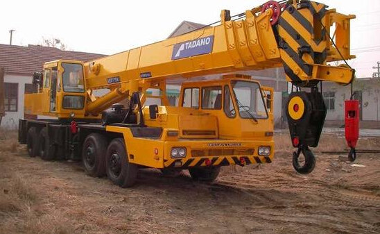 Mobile Crane Tadano 25 Ton